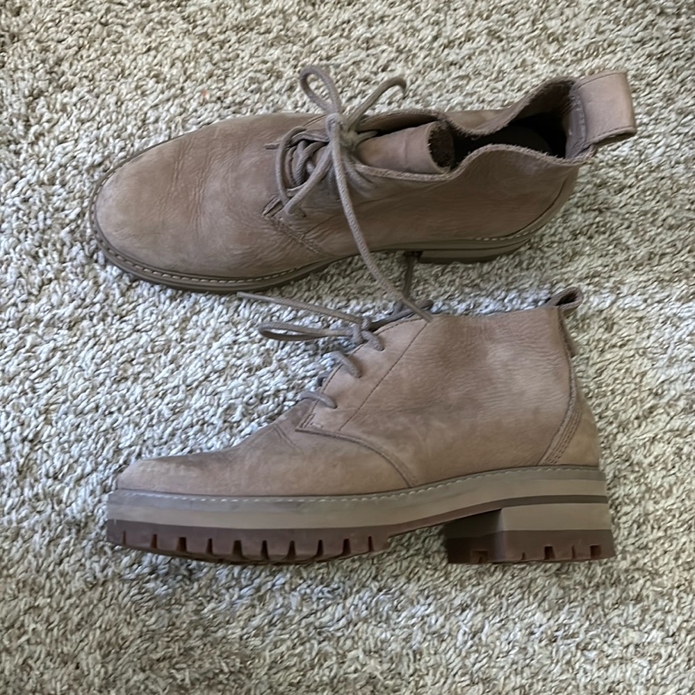 Like new timberland suede leather boots